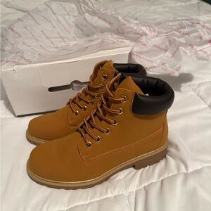Classic tan women’s boots
